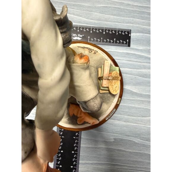Giuseppe Armani 9" Figurine, “Boy Putting on Sock” – Florence Collection, Italy - Picture 15 of 15